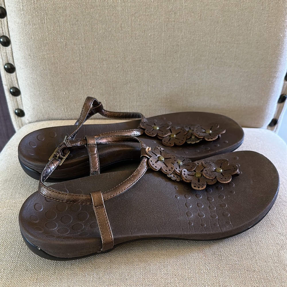 Vionic Women’s Julie Leather Floral Sandals Flats Metallic Bronze Brown Size 10